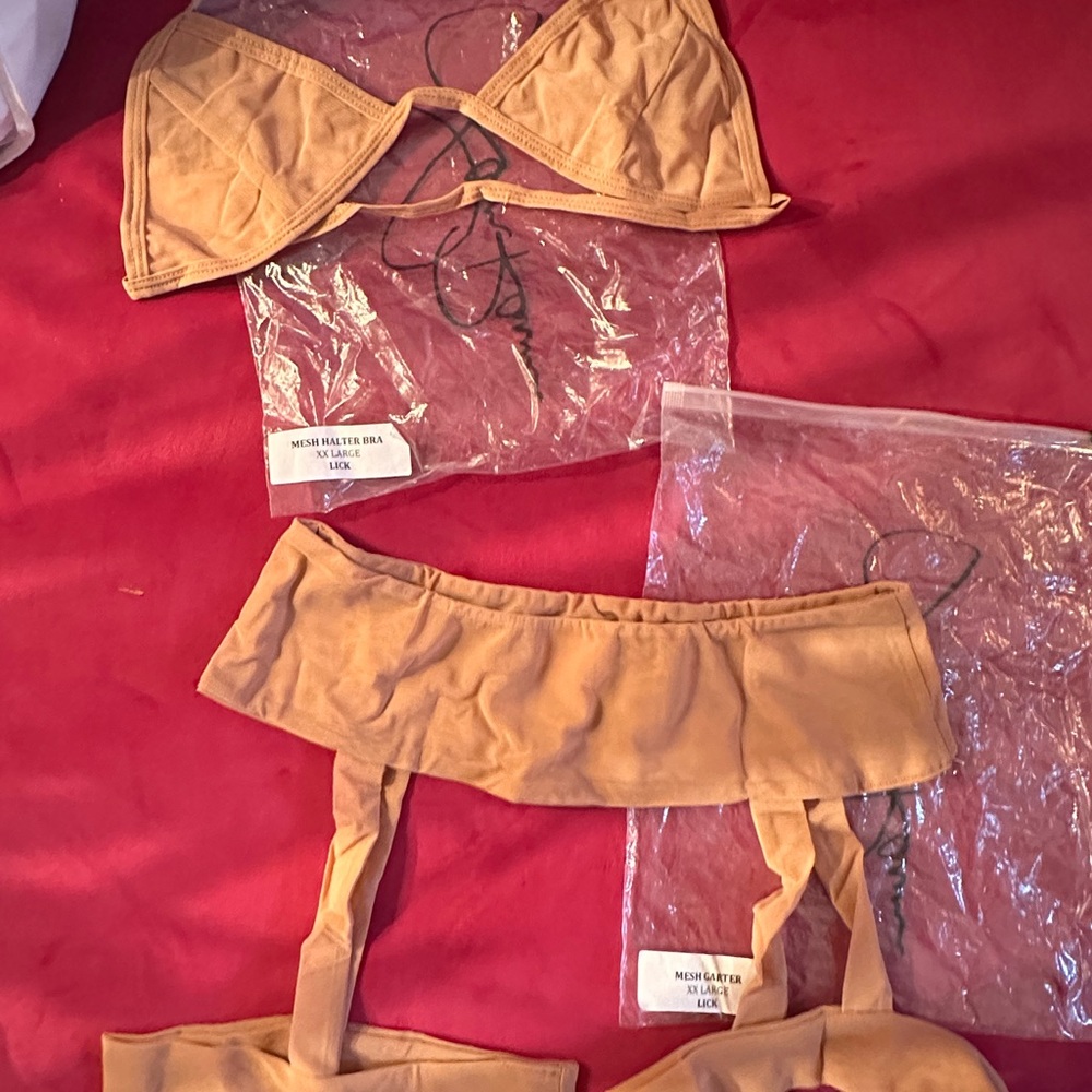Laina Rauma Bra and Garter Set